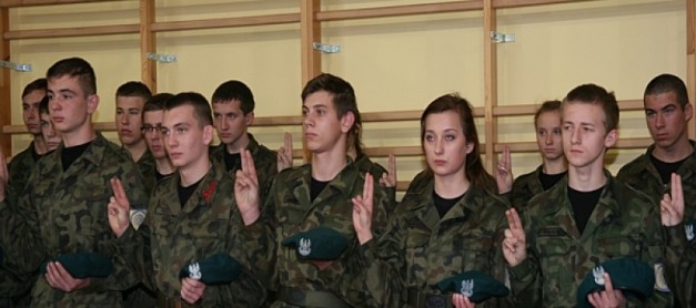 Tak już w przyszłości będą wyglądać absolwenci pierwszej klasy mundurowej w Szczecinie l fot. www.tygodnikradomski.pl