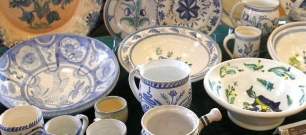 Kubki i misy powstają w pracowni ceramiki w Miejskim Ośrodku Kultury w Dąbiu.