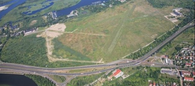 W miejscu lotniska w Dąbiu miałby stanąć nowy stadion Pogoni Szczecin l fot. www.muratorplus.pl